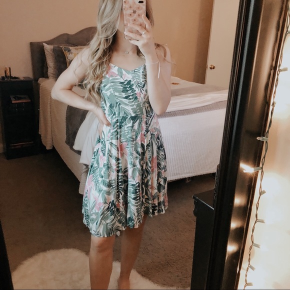 Old Navy Dresses & Skirts - Old Navy Tropical Palm Tree Swing Dress